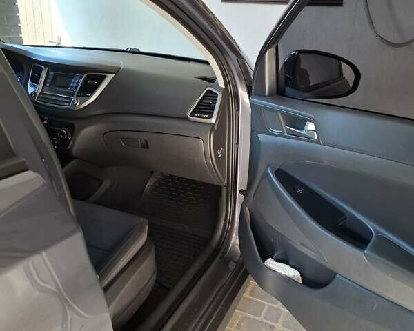 Хендай Туксон 2017 в Виннице на Automoto.ua Серый Хендай Туксон, объемом двигателя 2 л и пробегом 153 тыс. км за 14500 $, фото 5 на Automoto.ua