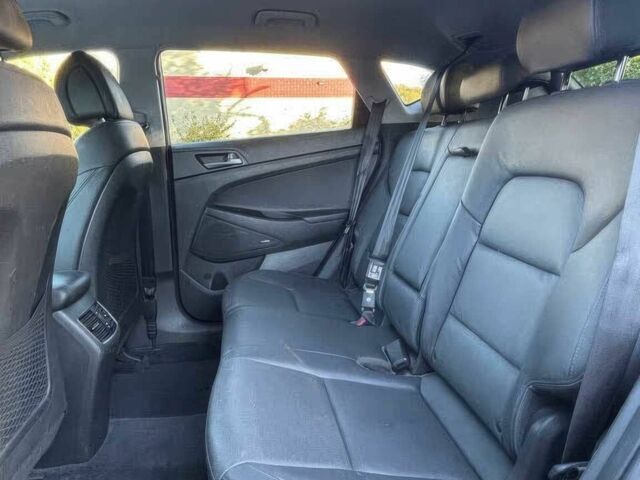 Сірий Хендай Туксон, об'ємом двигуна 2 л та пробігом 70 тис. км за 3900 $, фото 12 на Automoto.ua