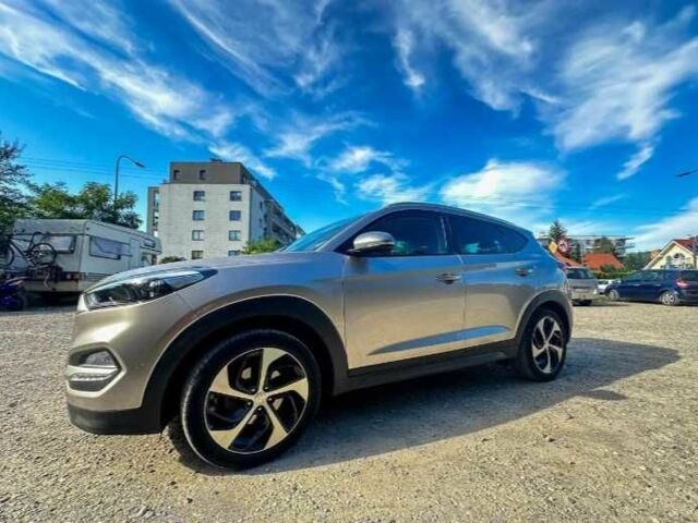 Серый Хендай Туксон, объемом двигателя 2.4 л и пробегом 94 тыс. км за 10700 $, фото 3 на Automoto.ua