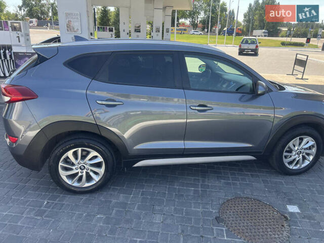Серый Хендай Туксон, объемом двигателя 2 л и пробегом 118 тыс. км за 17200 $, фото 5 на Automoto.ua