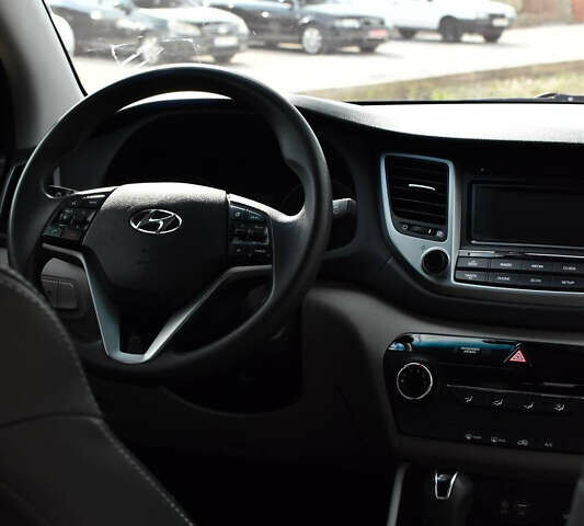 Сірий Хендай Туксон, об'ємом двигуна 2 л та пробігом 117 тис. км за 16900 $, фото 6 на Automoto.ua