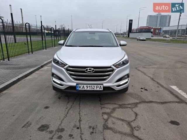 Сірий Хендай Туксон, об'ємом двигуна 2 л та пробігом 98 тис. км за 18500 $, фото 25 на Automoto.ua