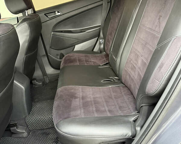 Сірий Хендай Туксон, об'ємом двигуна 2 л та пробігом 170 тис. км за 16900 $, фото 12 на Automoto.ua