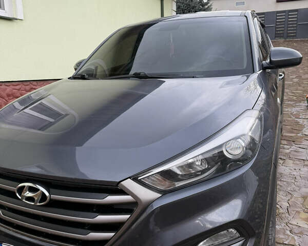 Сірий Хендай Туксон, об'ємом двигуна 2 л та пробігом 170 тис. км за 16900 $, фото 3 на Automoto.ua