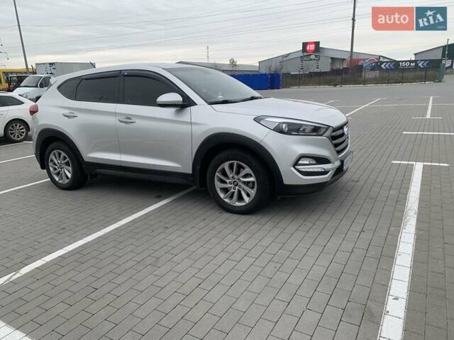 Сірий Хендай Туксон, об'ємом двигуна 2 л та пробігом 189 тис. км за 16900 $, фото 3 на Automoto.ua
