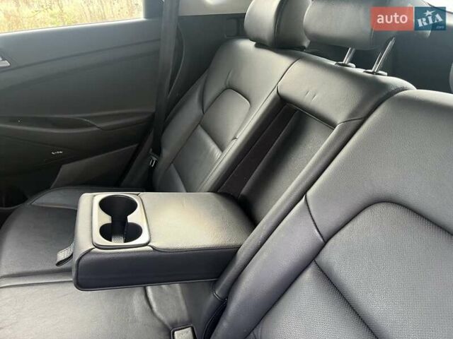 Сірий Хендай Туксон, об'ємом двигуна 2 л та пробігом 117 тис. км за 15900 $, фото 8 на Automoto.ua