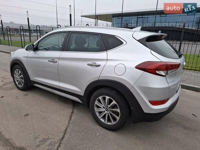 Сірий Хендай Туксон, об'ємом двигуна 2 л та пробігом 98 тис. км за 18500 $, фото 7 на Automoto.ua