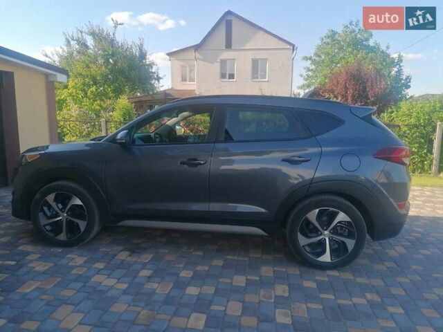 Серый Хендай Туксон, объемом двигателя 1.59 л и пробегом 80 тыс. км за 19000 $, фото 1 на Automoto.ua