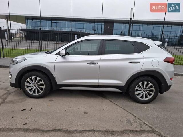 Сірий Хендай Туксон, об'ємом двигуна 2 л та пробігом 98 тис. км за 18500 $, фото 24 на Automoto.ua