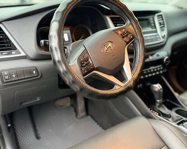 Серый Хендай Туксон, объемом двигателя 2 л и пробегом 46 тыс. км за 24500 $, фото 17 на Automoto.ua