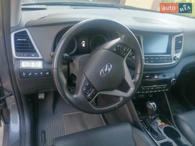 Серый Хендай Туксон, объемом двигателя 1.59 л и пробегом 80 тыс. км за 19000 $, фото 7 на Automoto.ua