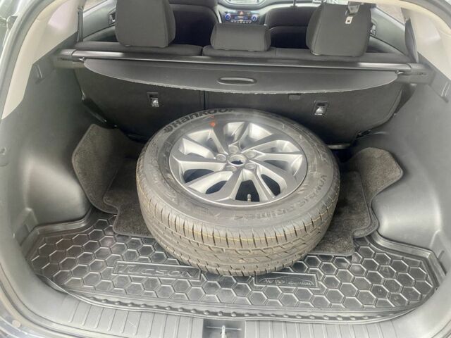 Сірий Хендай Туксон, об'ємом двигуна 2 л та пробігом 123 тис. км за 16000 $, фото 11 на Automoto.ua