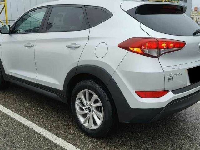 Серый Хендай Туксон, объемом двигателя 0 л и пробегом 75 тыс. км за 9400 $, фото 3 на Automoto.ua