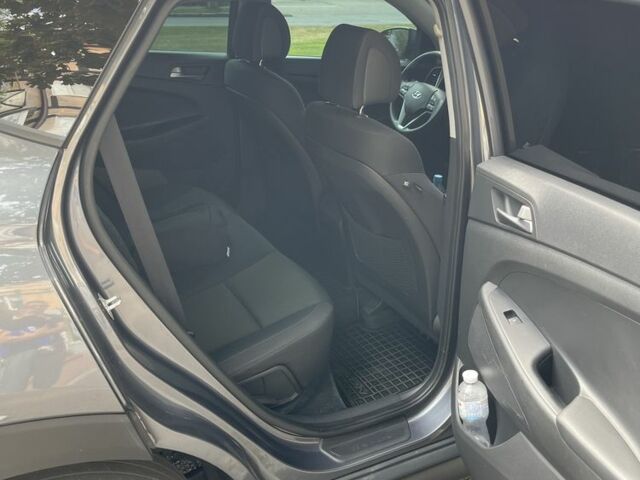 Серый Хендай Туксон, объемом двигателя 2 л и пробегом 3 тыс. км за 16500 $, фото 6 на Automoto.ua