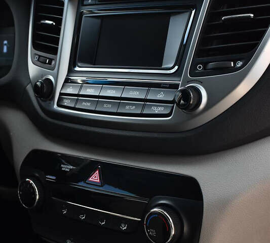 Сірий Хендай Туксон, об'ємом двигуна 2 л та пробігом 117 тис. км за 16900 $, фото 7 на Automoto.ua