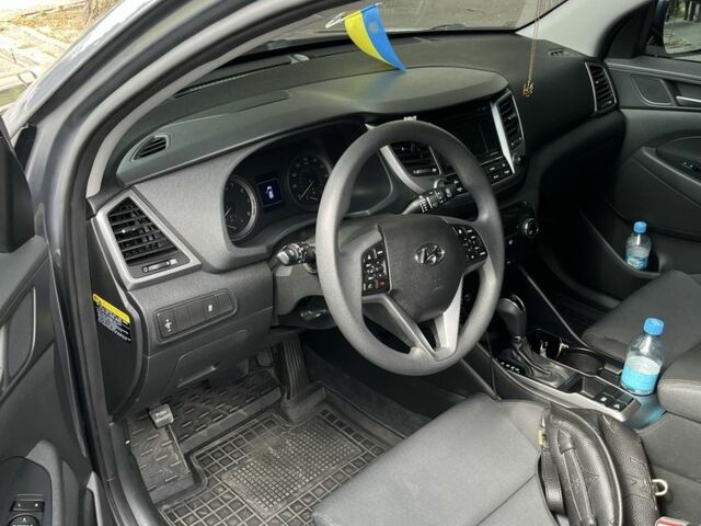 Серый Хендай Туксон, объемом двигателя 2 л и пробегом 3 тыс. км за 16500 $, фото 4 на Automoto.ua