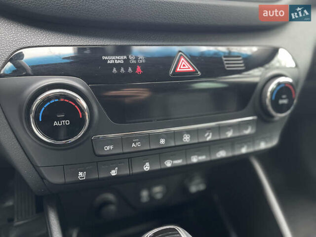 Серый Хендай Туксон, объемом двигателя 2 л и пробегом 193 тыс. км за 15300 $, фото 31 на Automoto.ua