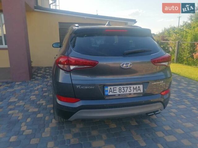 Серый Хендай Туксон, объемом двигателя 1.59 л и пробегом 80 тыс. км за 19000 $, фото 3 на Automoto.ua