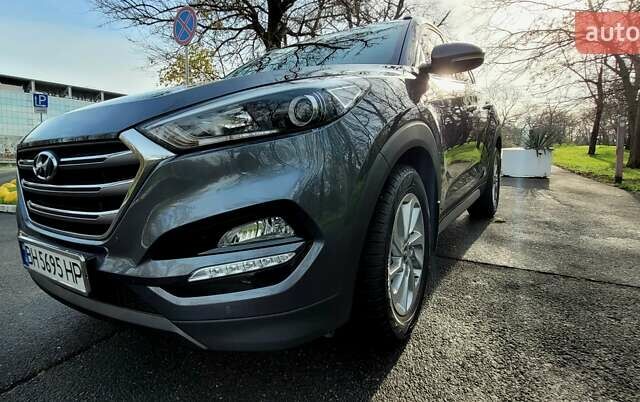 Серый Хендай Туксон, объемом двигателя 2 л и пробегом 19 тыс. км за 25000 $, фото 15 на Automoto.ua
