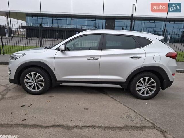 Сірий Хендай Туксон, об'ємом двигуна 2 л та пробігом 98 тис. км за 18500 $, фото 4 на Automoto.ua