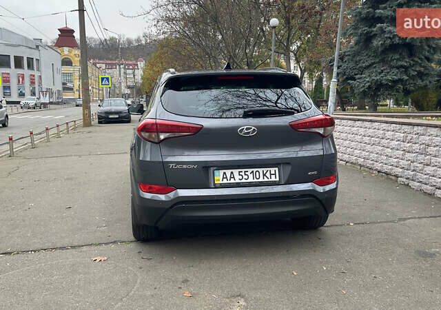 Серый Хендай Туксон, объемом двигателя 2 л и пробегом 193 тыс. км за 15300 $, фото 5 на Automoto.ua
