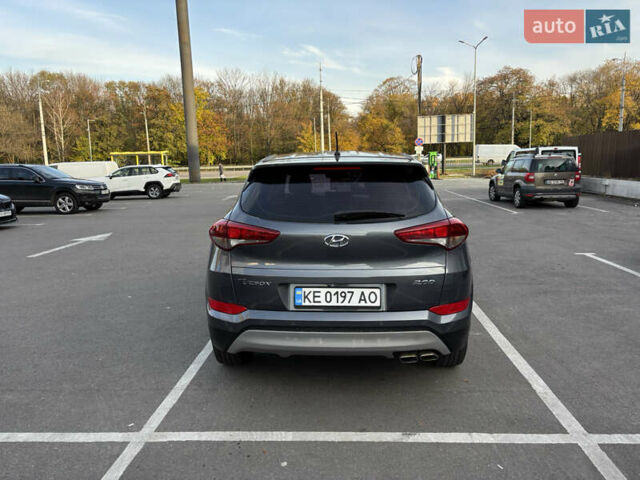 Сірий Хендай Туксон, об'ємом двигуна 2 л та пробігом 38 тис. км за 17000 $, фото 4 на Automoto.ua