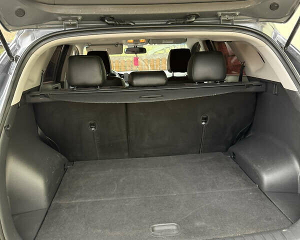 Сірий Хендай Туксон, об'ємом двигуна 2 л та пробігом 170 тис. км за 16900 $, фото 11 на Automoto.ua