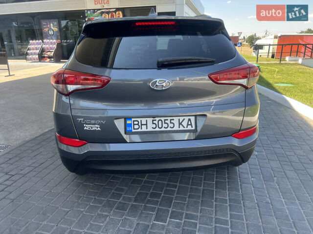 Серый Хендай Туксон, объемом двигателя 2 л и пробегом 118 тыс. км за 17200 $, фото 3 на Automoto.ua