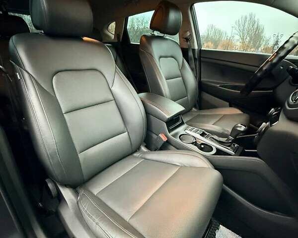 Серый Хендай Туксон, объемом двигателя 2 л и пробегом 46 тыс. км за 24500 $, фото 21 на Automoto.ua