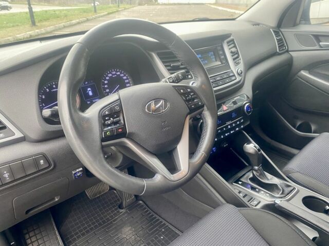 Сірий Хендай Туксон, об'ємом двигуна 2 л та пробігом 123 тис. км за 16000 $, фото 7 на Automoto.ua