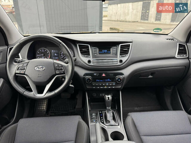 Серый Хендай Туксон, объемом двигателя 2 л и пробегом 122 тыс. км за 17500 $, фото 20 на Automoto.ua