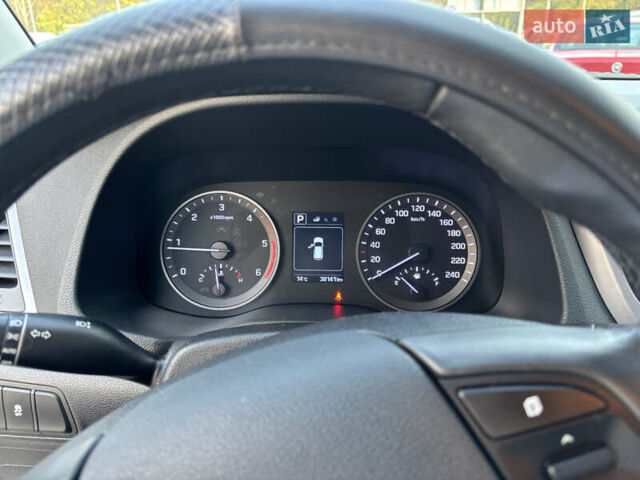 Сірий Хендай Туксон, об'ємом двигуна 2 л та пробігом 38 тис. км за 17000 $, фото 8 на Automoto.ua