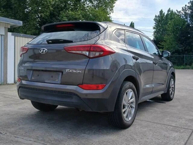 Сірий Хендай Туксон, об'ємом двигуна 1.7 л та пробігом 117 тис. км за 15300 $, фото 2 на Automoto.ua