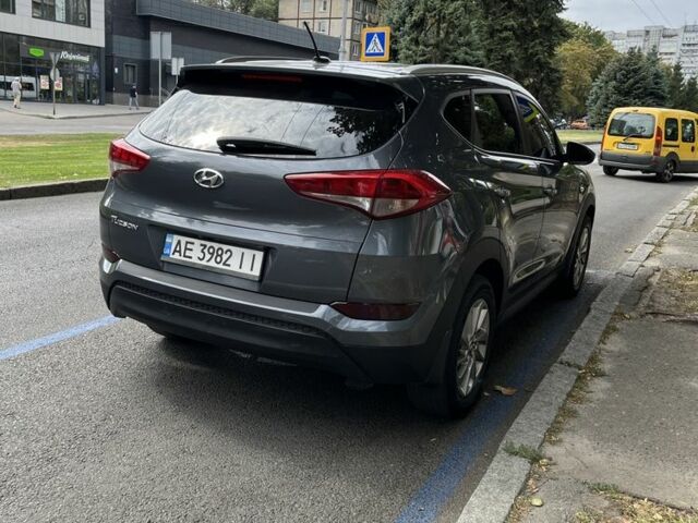 Серый Хендай Туксон, объемом двигателя 2 л и пробегом 3 тыс. км за 16500 $, фото 2 на Automoto.ua