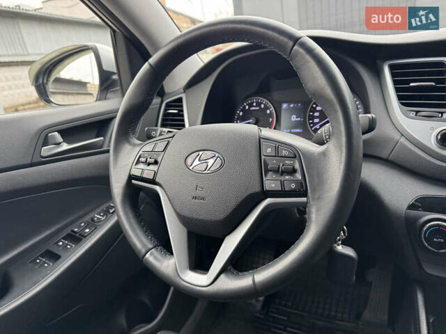 Серый Хендай Туксон, объемом двигателя 2 л и пробегом 122 тыс. км за 17500 $, фото 24 на Automoto.ua