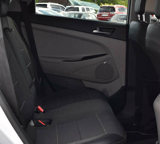 Сірий Хендай Туксон, об'ємом двигуна 2 л та пробігом 117 тис. км за 16900 $, фото 11 на Automoto.ua