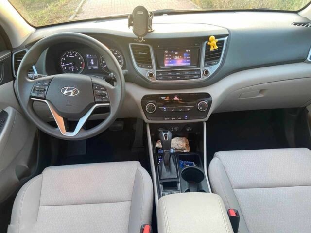 Хендай Туксон 2017 в Киеве на Automoto.ua Серый Хендай Туксон, объемом двигателя 2 л и пробегом 98 тыс. км за 12999 $, фото 6 на Automoto.ua