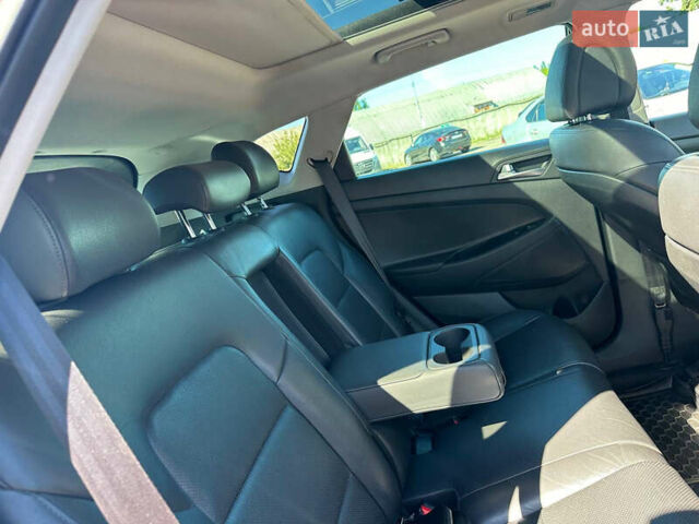 Хендай Туксон 2017 в Киеве на Automoto.ua Серый Хендай Туксон, объемом двигателя 2 л и пробегом 190 тыс. км за 16700 $, фото 36 на Automoto.ua