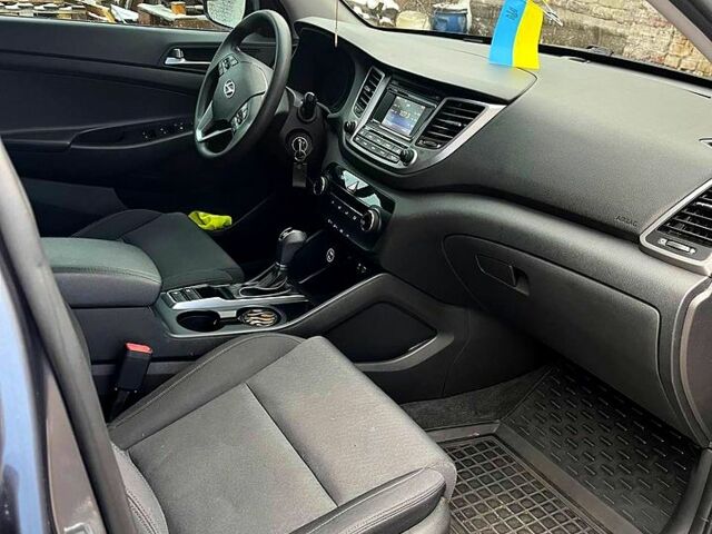 Сірий Хендай Туксон, об'ємом двигуна 2 л та пробігом 90 тис. км за 17790 $, фото 3 на Automoto.ua