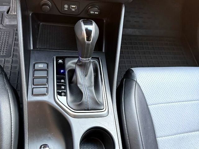 Серый Хендай Туксон, объемом двигателя 2 л и пробегом 92 тыс. км за 17800 $, фото 9 на Automoto.ua