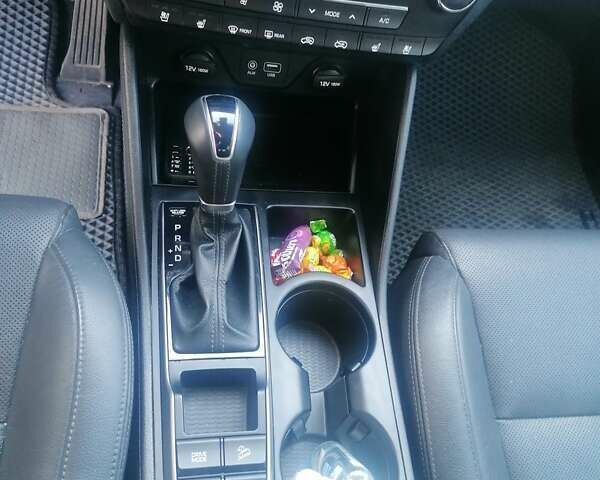 Серый Хендай Туксон, объемом двигателя 1.59 л и пробегом 80 тыс. км за 19000 $, фото 5 на Automoto.ua