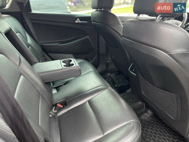 Серый Хендай Туксон, объемом двигателя 2 л и пробегом 193 тыс. км за 15300 $, фото 21 на Automoto.ua