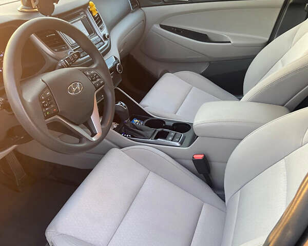 Хендай Туксон 2017 в Киеве на Automoto.ua Серый Хендай Туксон, объемом двигателя 2 л и пробегом 98 тыс. км за 12999 $, фото 6 на Automoto.ua