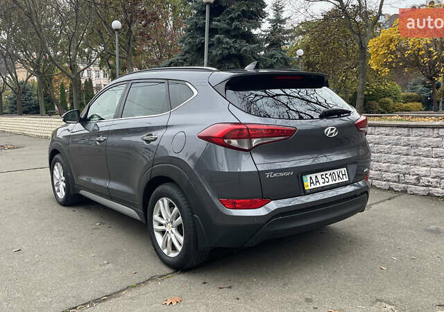 Серый Хендай Туксон, объемом двигателя 2 л и пробегом 193 тыс. км за 15300 $, фото 4 на Automoto.ua