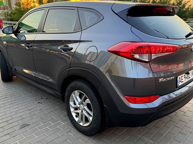 Серый Хендай Туксон, объемом двигателя 2 л и пробегом 92 тыс. км за 17800 $, фото 6 на Automoto.ua