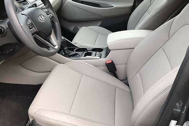 Серый Хендай Туксон, объемом двигателя 2 л и пробегом 130 тыс. км за 14400 $, фото 4 на Automoto.ua