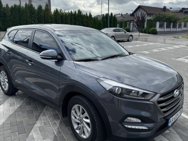 Серый Хендай Туксон, объемом двигателя 2 л и пробегом 65 тыс. км за 21000 $, фото 3 на Automoto.ua