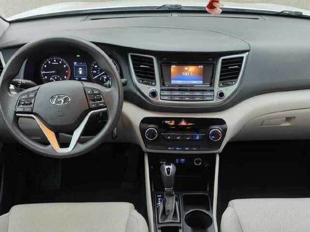 Серый Хендай Туксон, объемом двигателя 0 л и пробегом 75 тыс. км за 9400 $, фото 7 на Automoto.ua