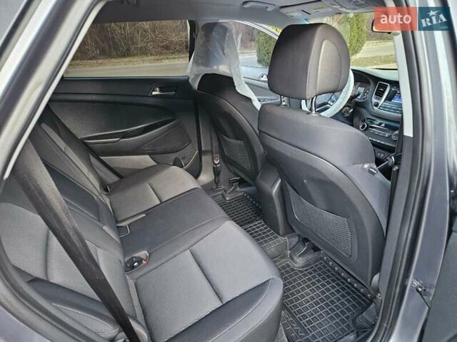 Серый Хендай Туксон, объемом двигателя 2 л и пробегом 134 тыс. км за 14600 $, фото 17 на Automoto.ua