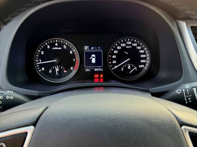 Серый Хендай Туксон, объемом двигателя 2 л и пробегом 92 тыс. км за 17800 $, фото 7 на Automoto.ua